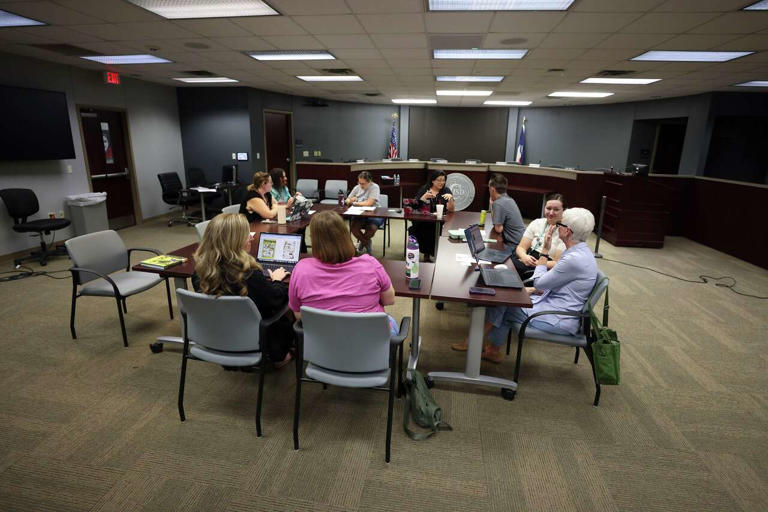 Members question purpose of North Texas school library advisory ...