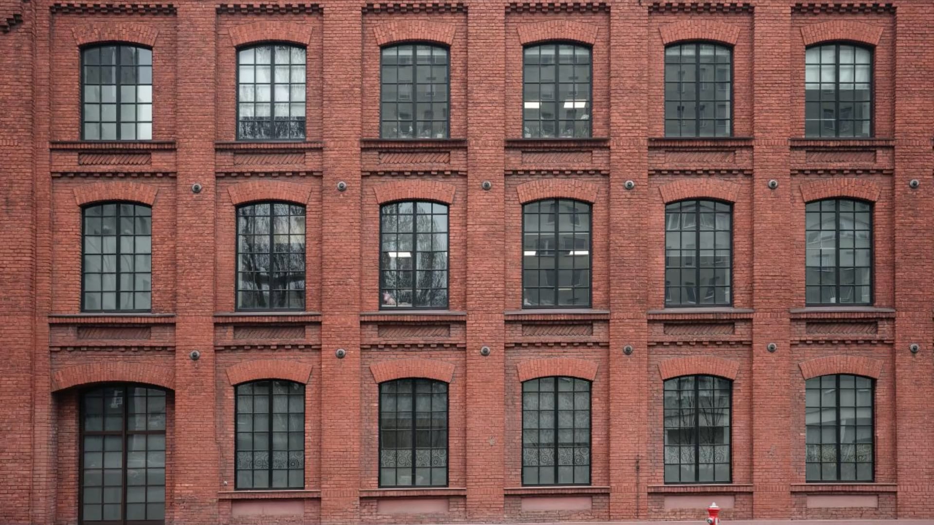 The reason brick buildings are red (it's economics, not aesthetics)