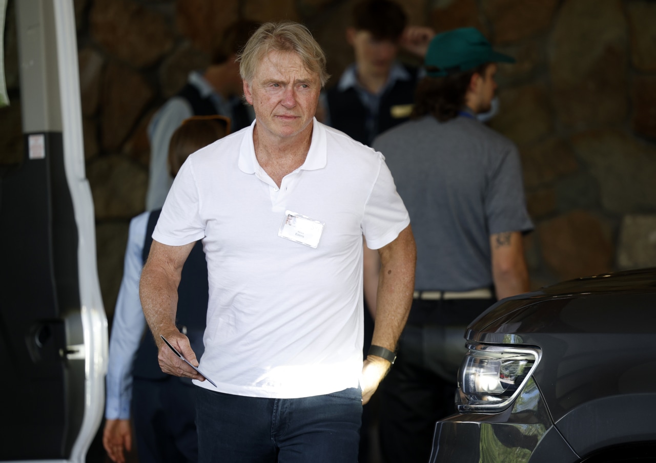 Woman accused of extorting Fortress co-founder pleads guilty to fraud