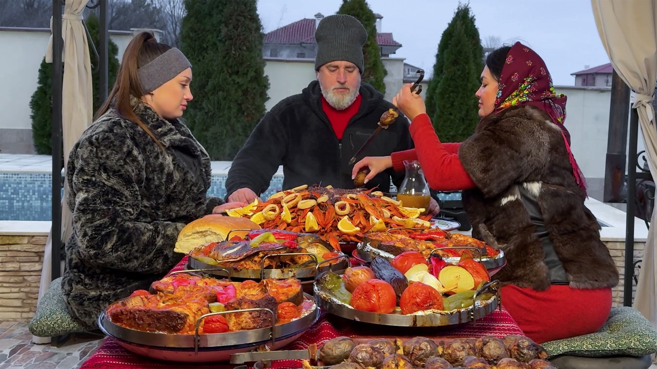Cooking a huge bighead carp and 100 crayfish with octopus