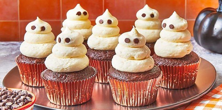 These Halloween cupcakes make for a frightfully fun party spread