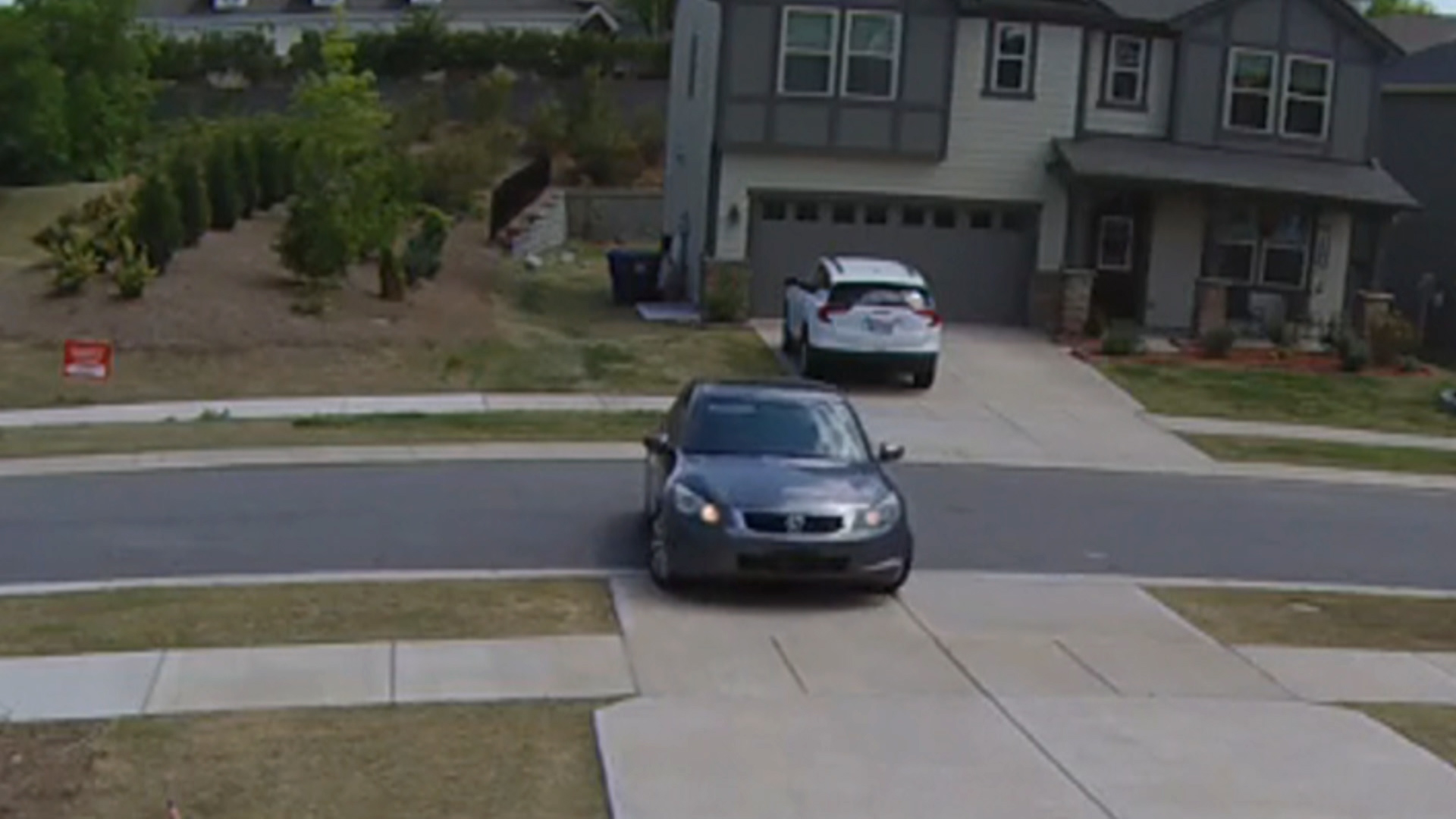 Woman impersonates homeowner and steals package | Neighborhood Wars