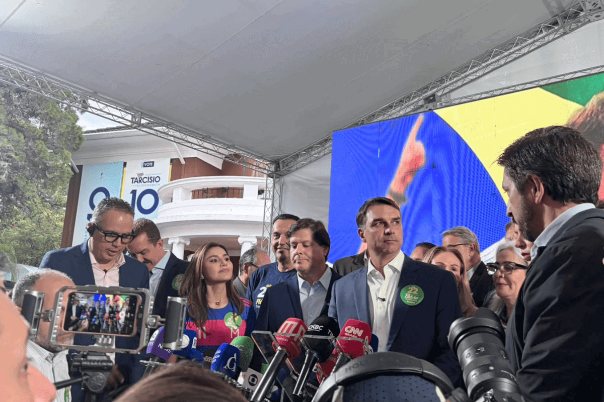 Flávio Bolsonaro evita debates e revela despreparo, dizem analistas