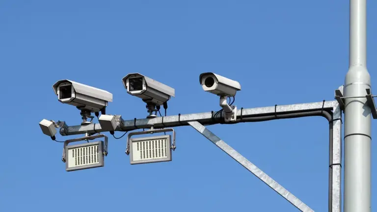 California city issues 13,367 red-light camera tickets as drivers face ...