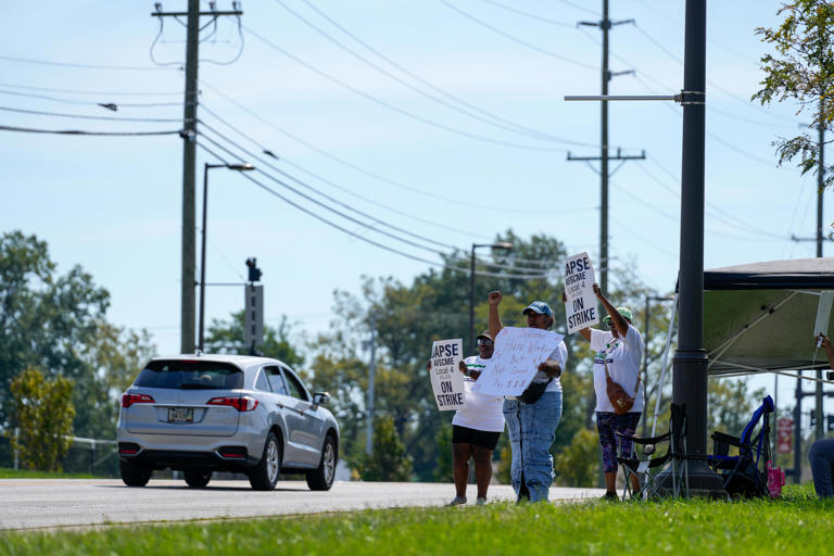 Princeton bus drivers reach tentative deal to end 9-day strike