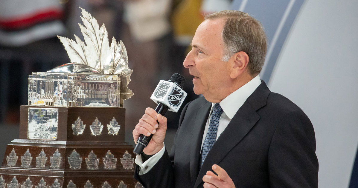 Heated Rivalry creator Jacob Tierney rips the NHL to Andy Cohen. He's ...