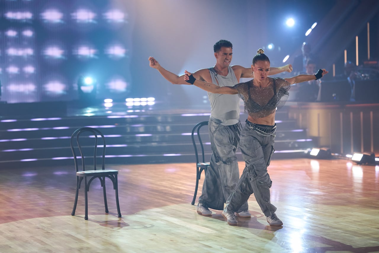 Julia Stiles had her Save the Last Dance moment on Dancing with the Stars