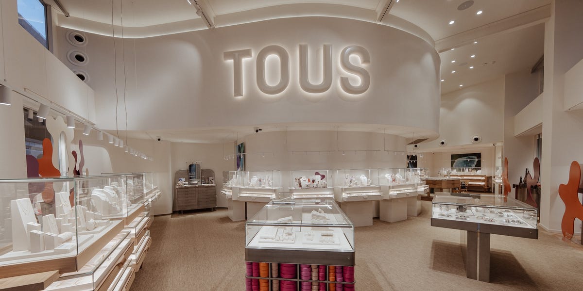 Así es la nueva tienda de TOUS en Alicante: una galería de joyas ...