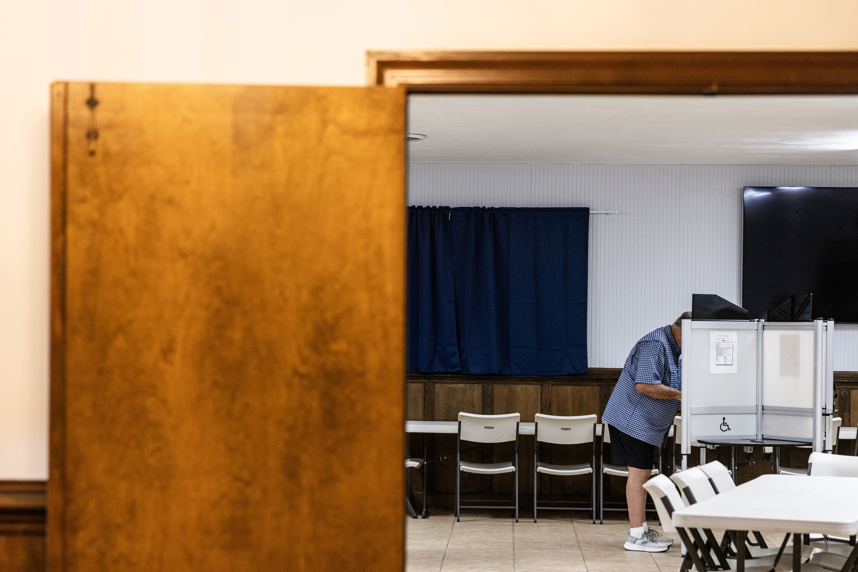 Luria and Kiggans neck and neck in Virginia’s 2nd District, new poll shows