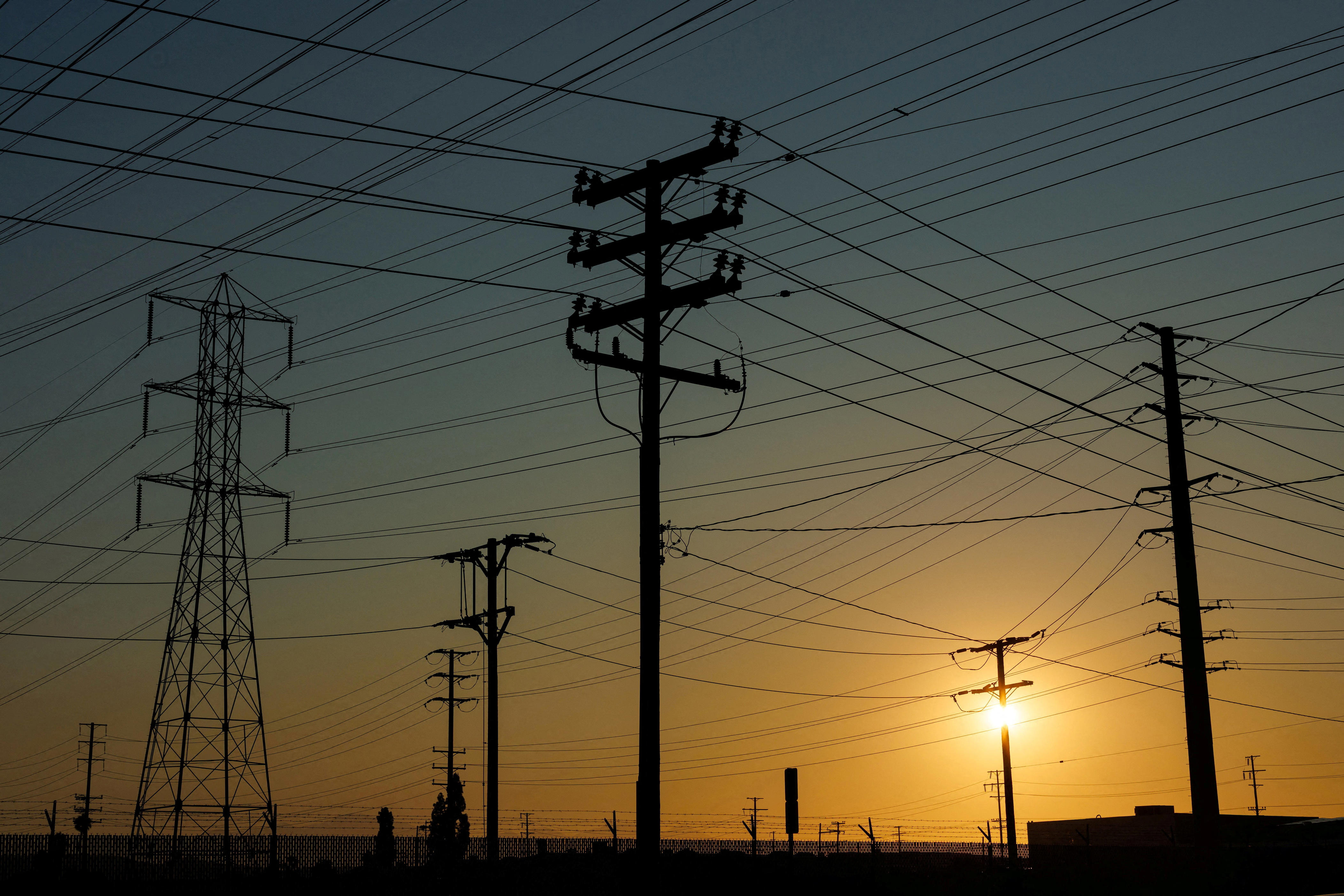 Feds issue emergency order to prevent power blackouts in Mid-Atlantic