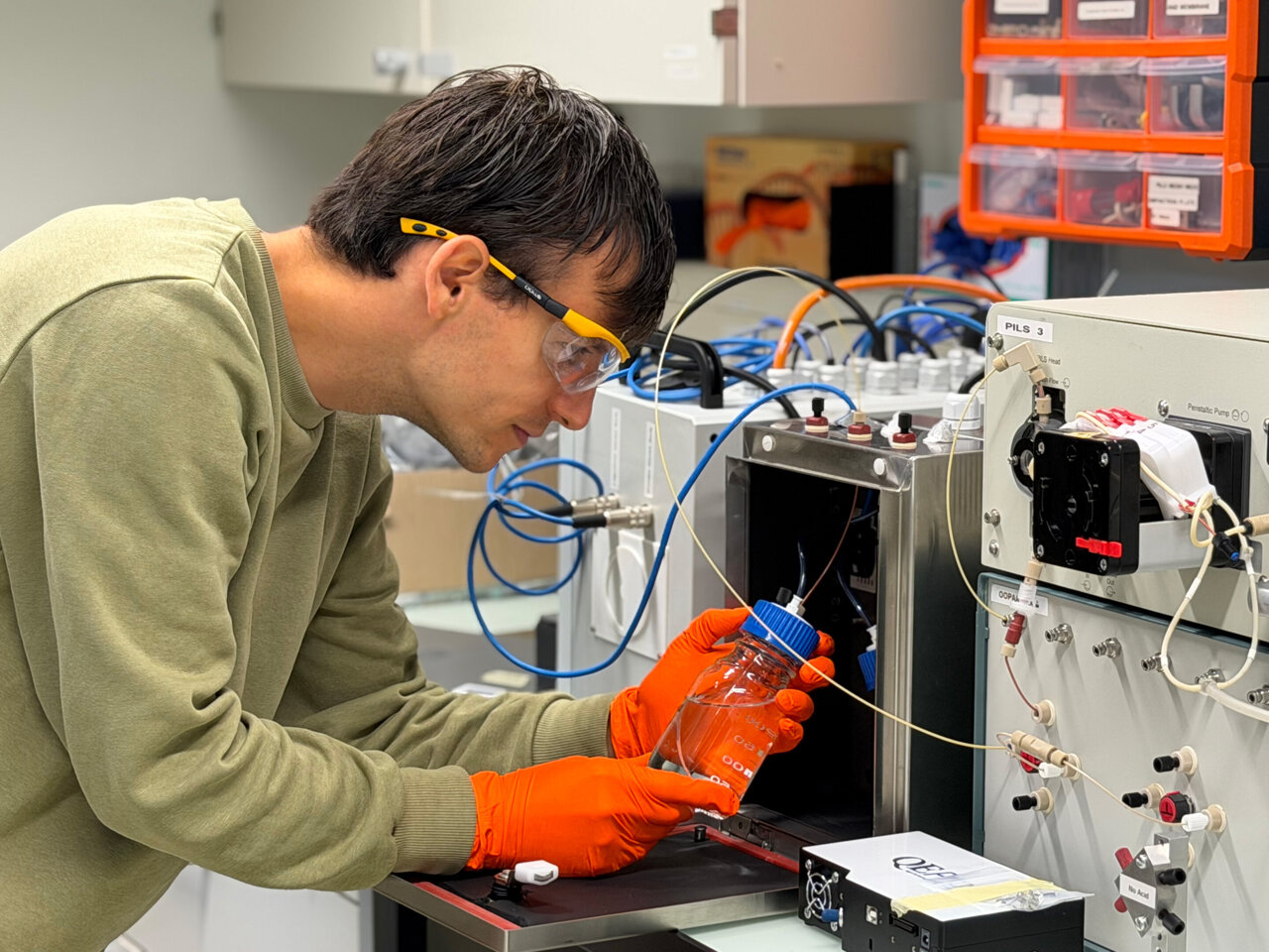 Fine particles from aircraft exhaust become more harmful over time, lab ...