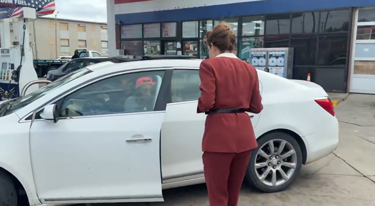 Mike Rogers' wife gives away $10 gift cards at Detroit gas station