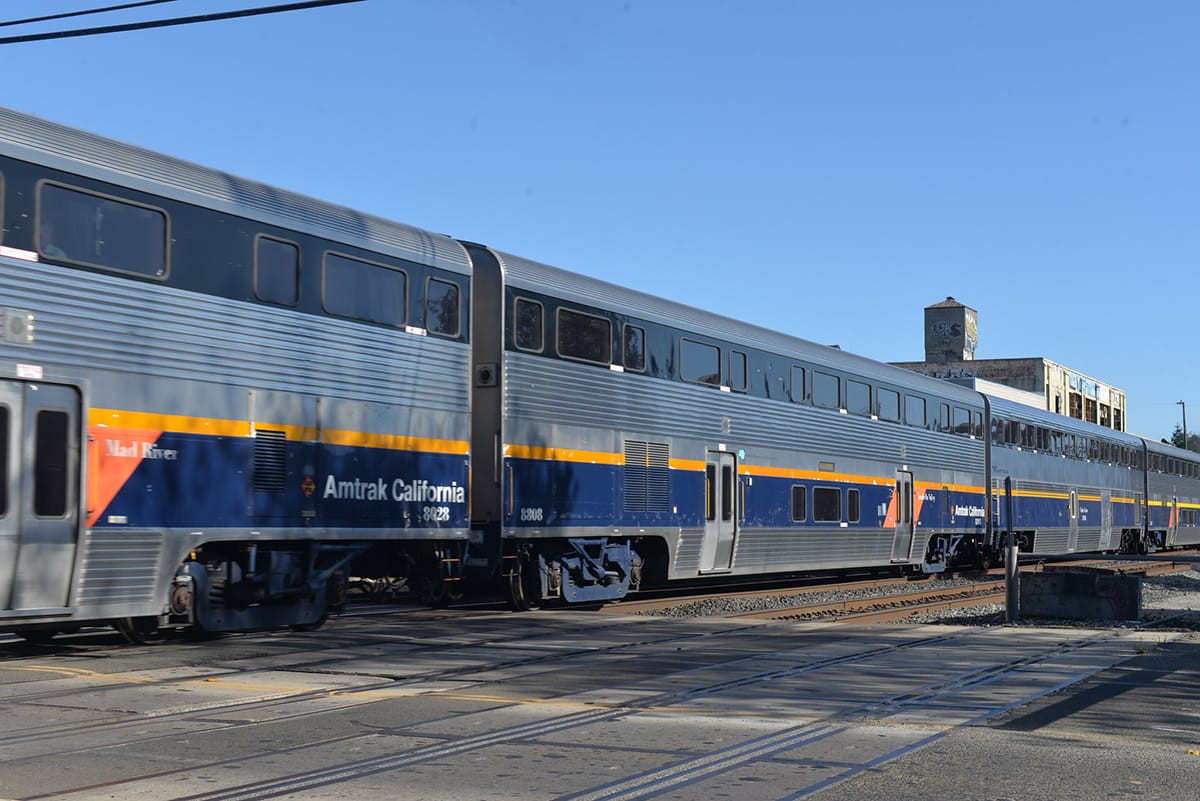 Amtrak train stopped in Berkeley after reported bomb threat
