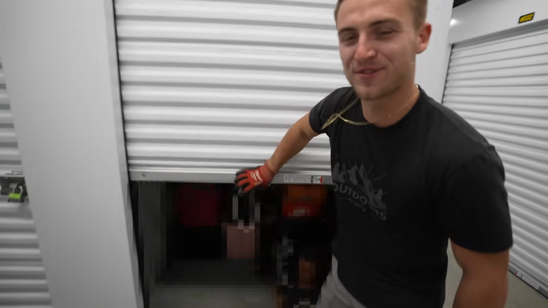 I bought an abandoned storage unit nobody wanted - what we found inside ...
