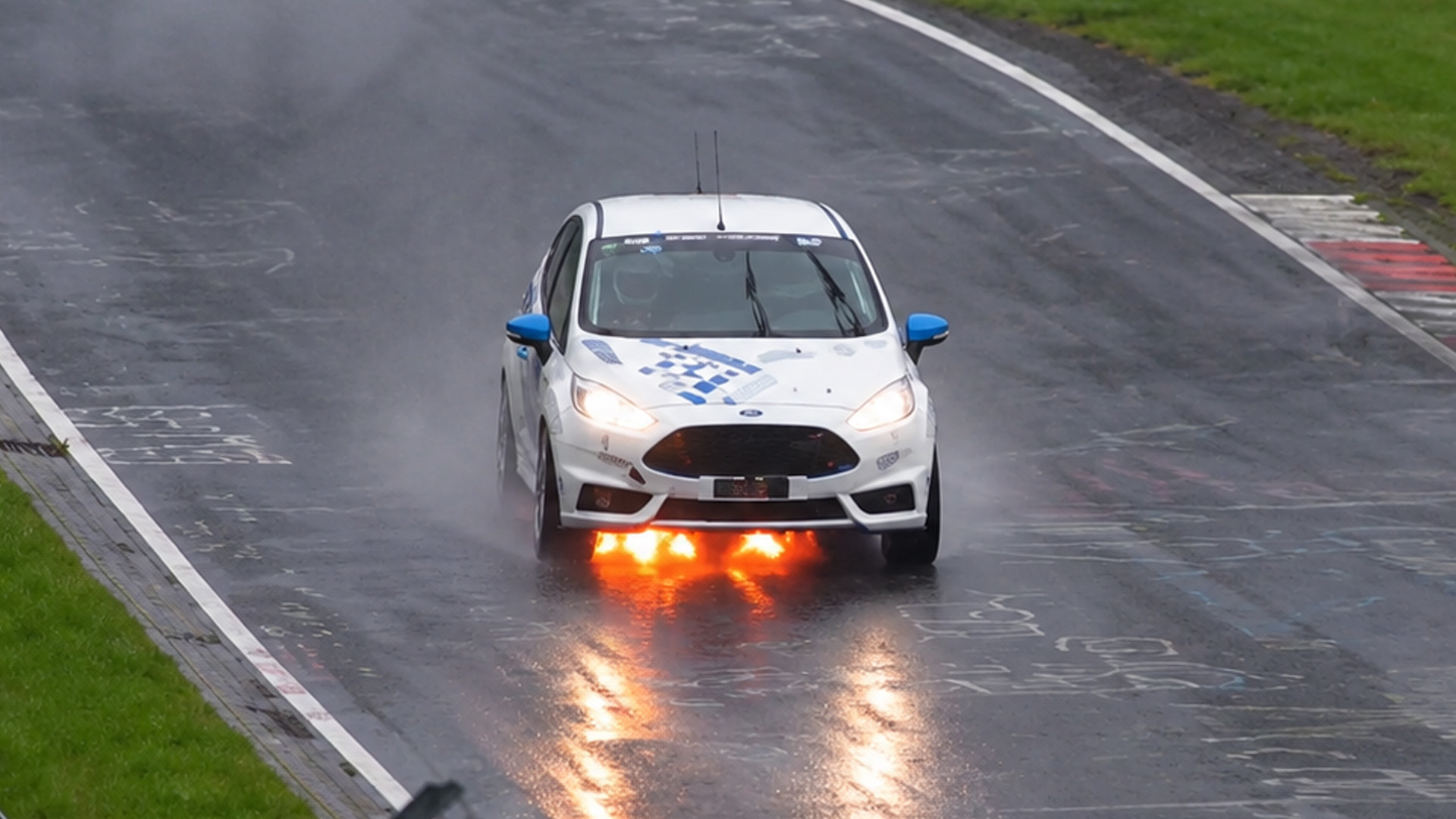 Antilag cars send bright flames out around the Nordschleife