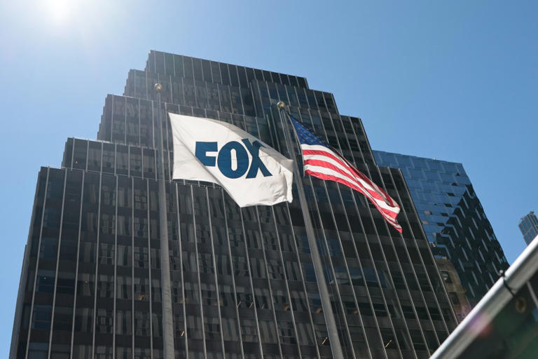 Shareholders approve Fox's $22 billion Roku acquisition