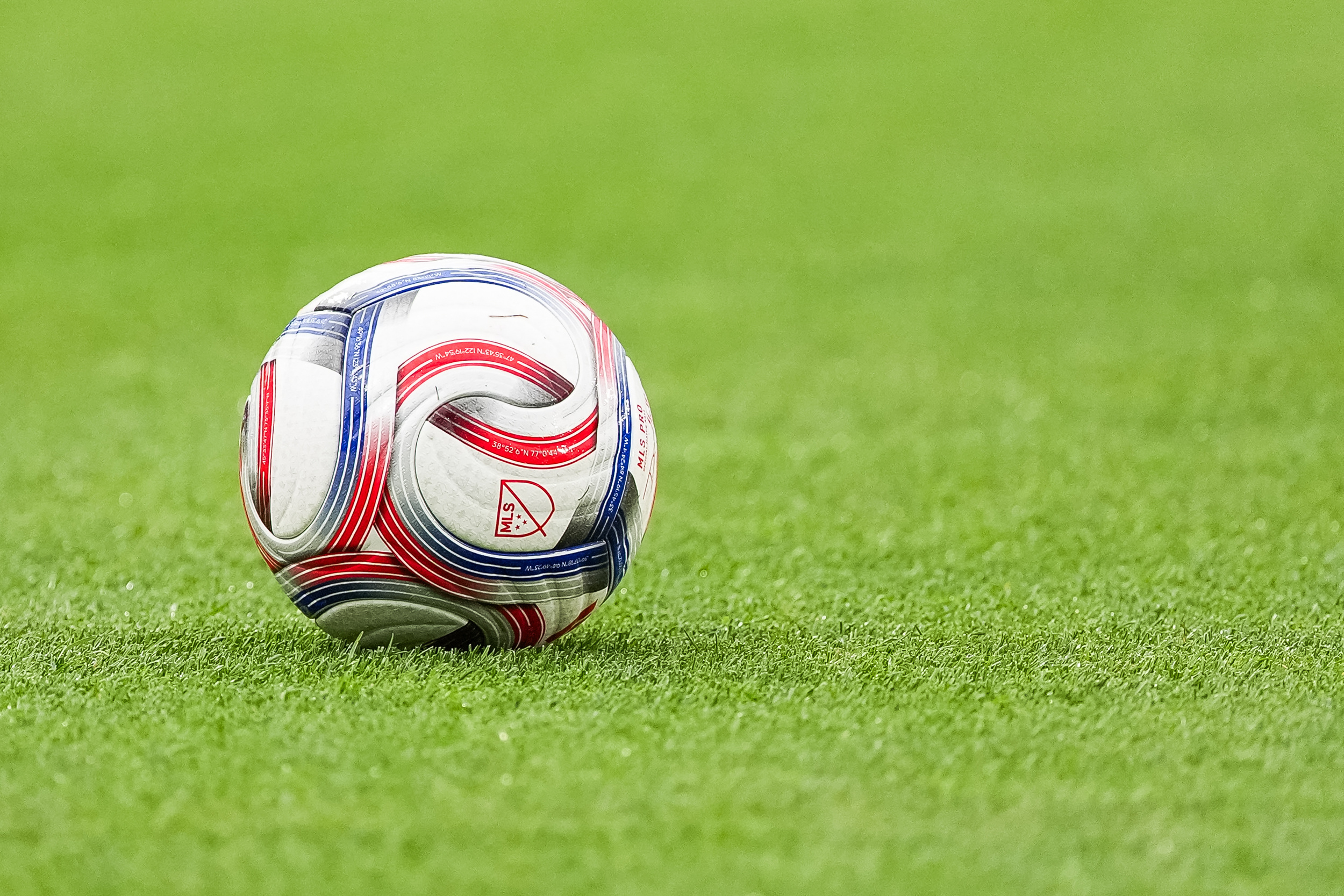 Crystal Palace face PSG threat as French giants target promising star