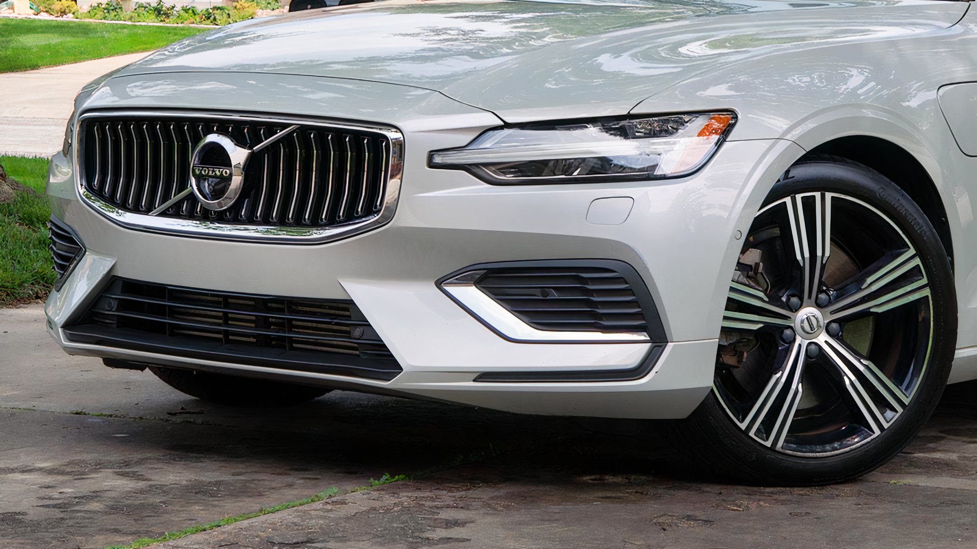 The 400-hp Volvo sedan that hid super-saloon speed behind eco-hybrid badges