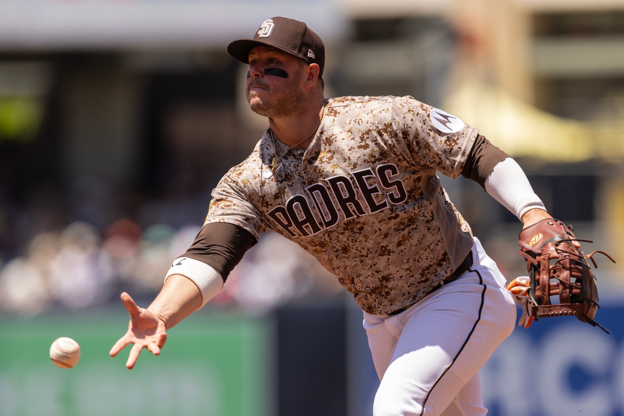 Padres' Ty France, Freddy Fermin named finalists for NL Gold Gloves