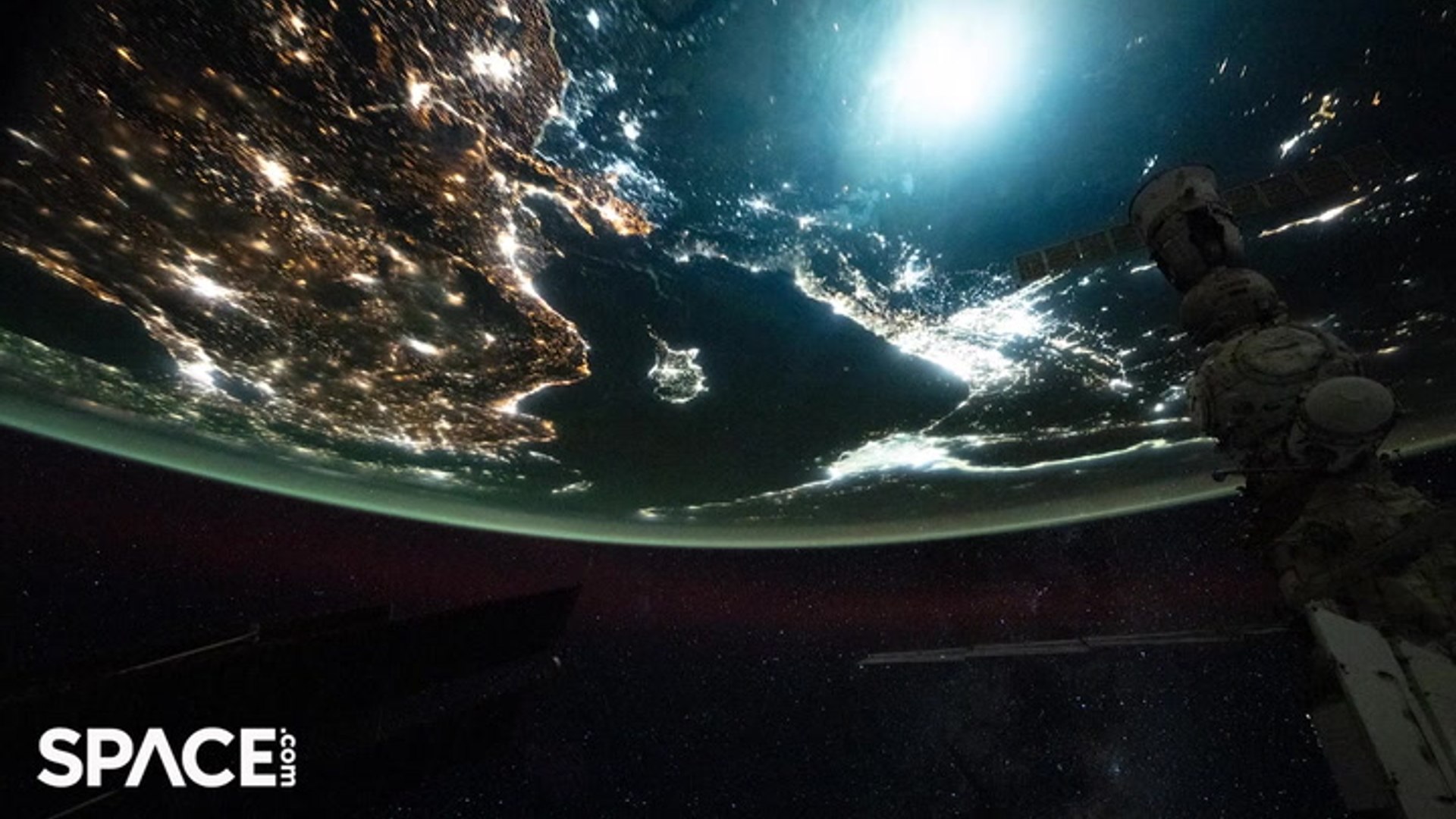 Meteor burns up over Earth - amazing time-lapse footage from space station