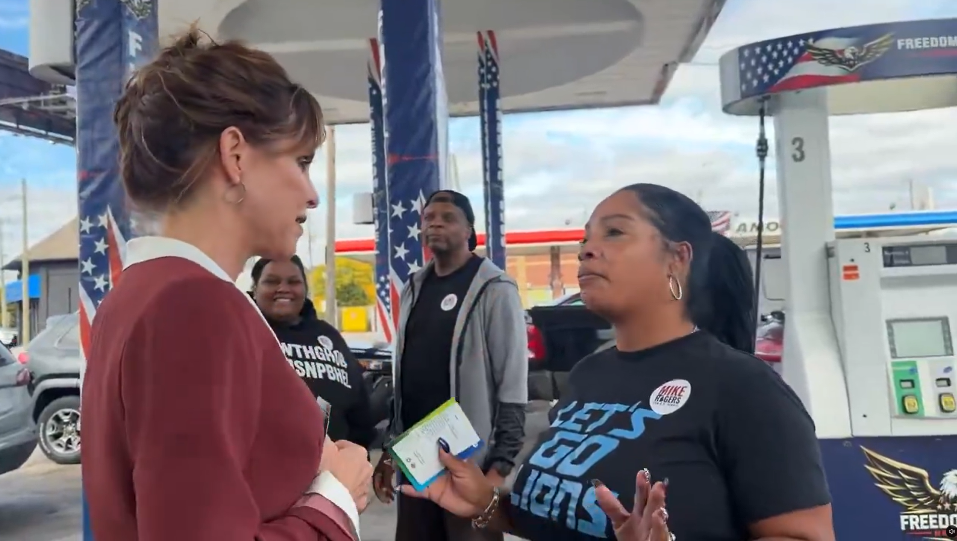 Mike Rogers' wife gives away $10 gift cards at Detroit gas station