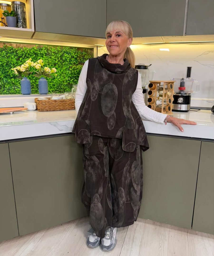 Claudia Villafañe se sumó a la tendencia comfy con un look estampado y ...