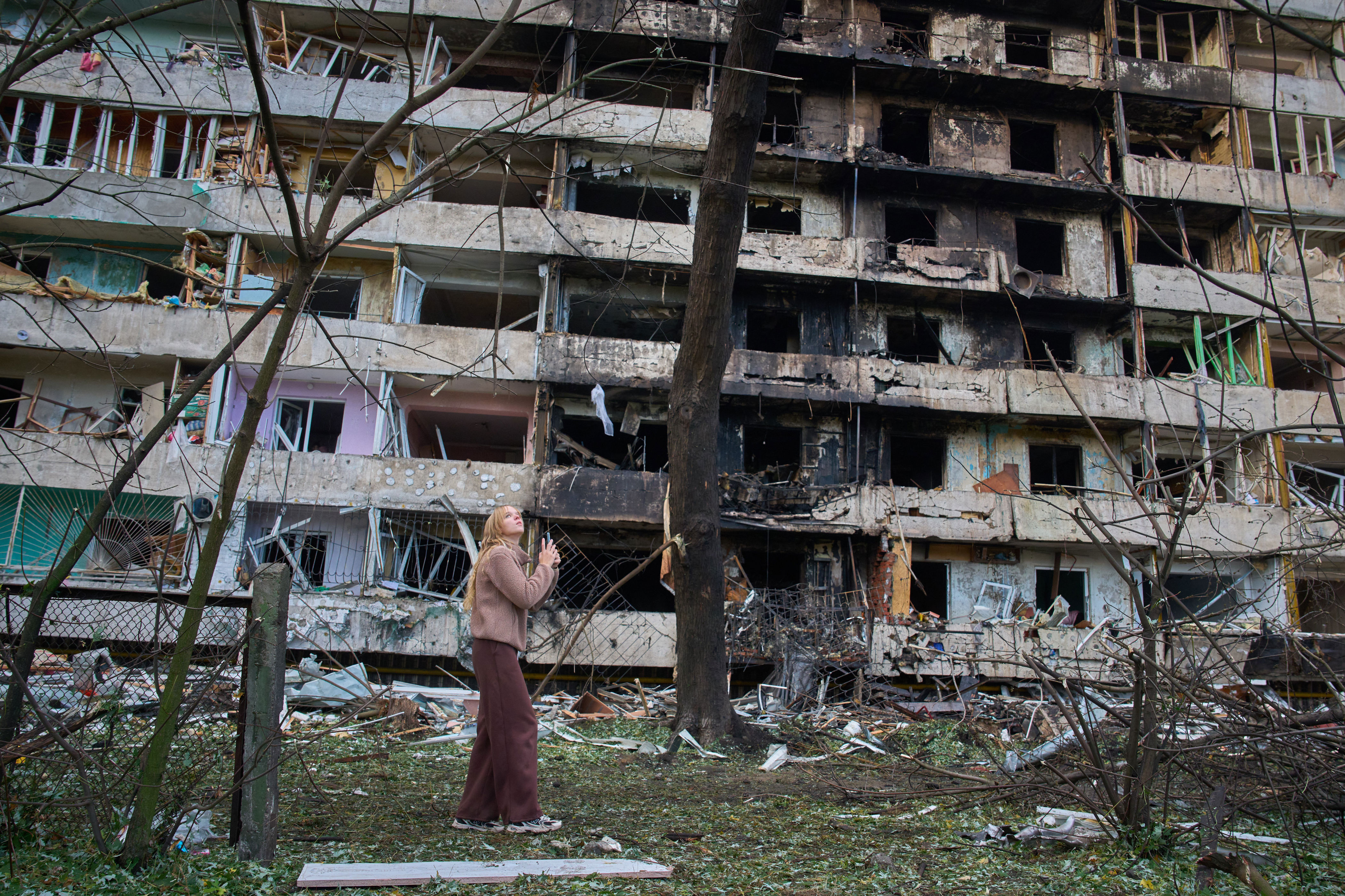 US warnings sow confusion, alarm in Ukraine over intelligence, Starlink ...