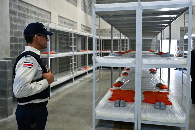 Le Costa Rica inaugure une prison de haute sécurité inspirée par Bukele