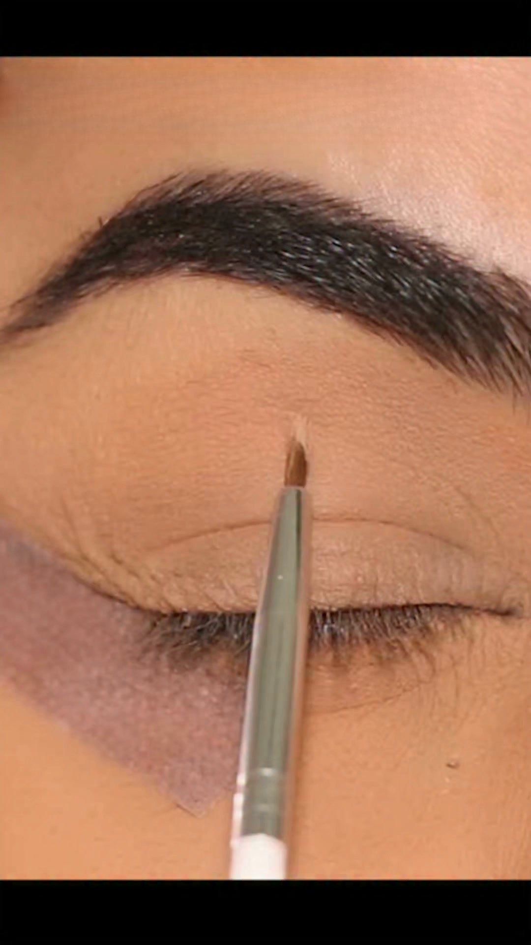 Easy two-tone eyeshadow hack