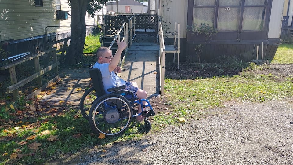 Man’s wheelchair ramp repaired by good Samaritan after it was damaged ...