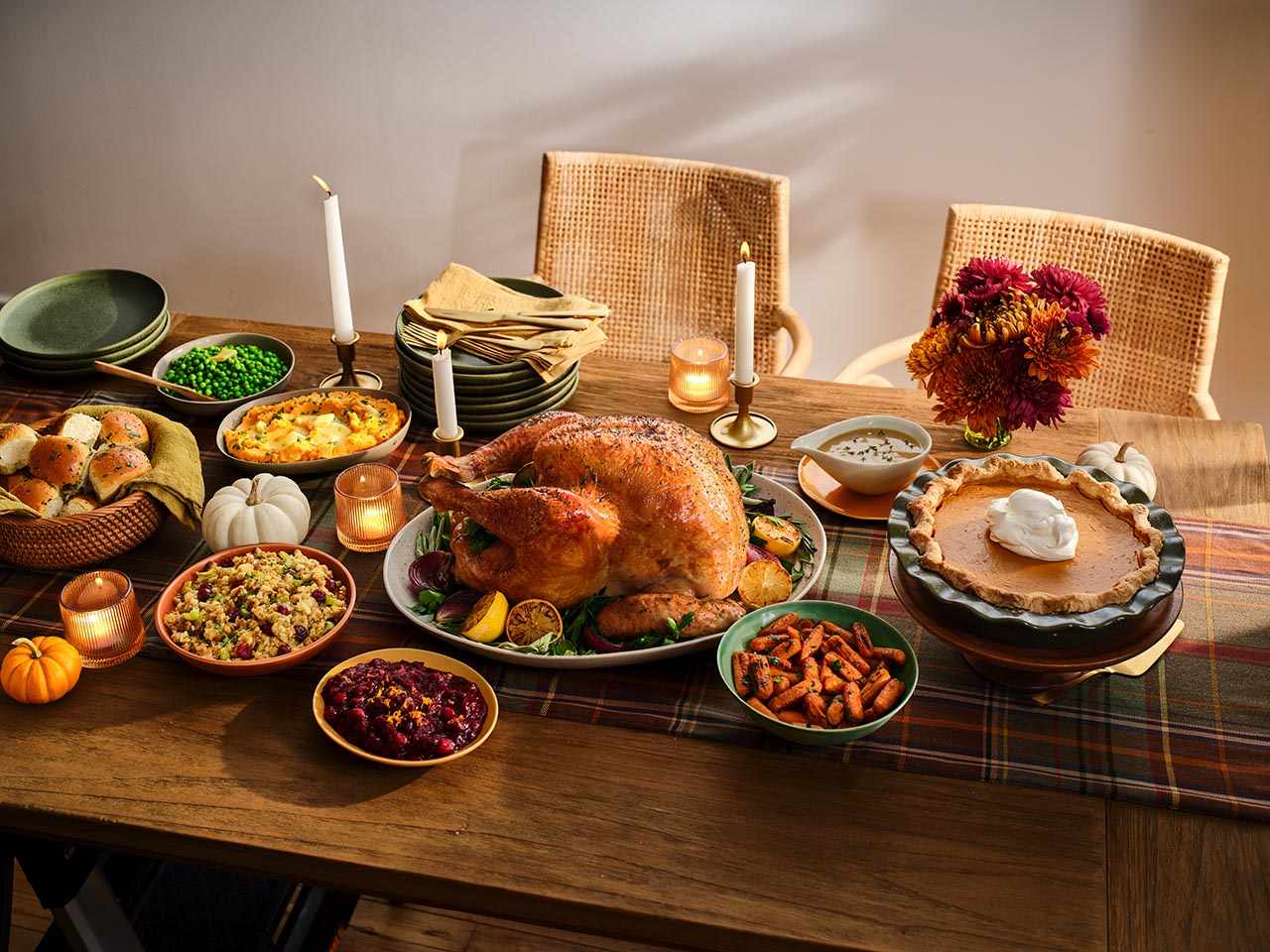 Aldi is bringing back its Thanksgiving meal deal—and it feeds 10 for ...