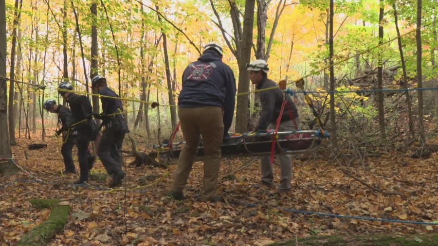 Fox Valley students practice rope rescues at state park