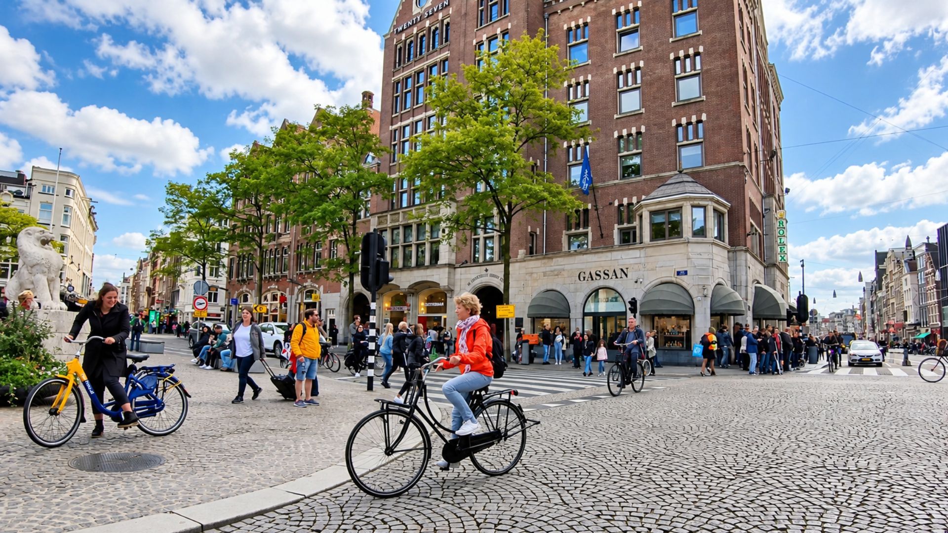 Where historic architecture meets Amsterdam's famous cycling culture (4K)
