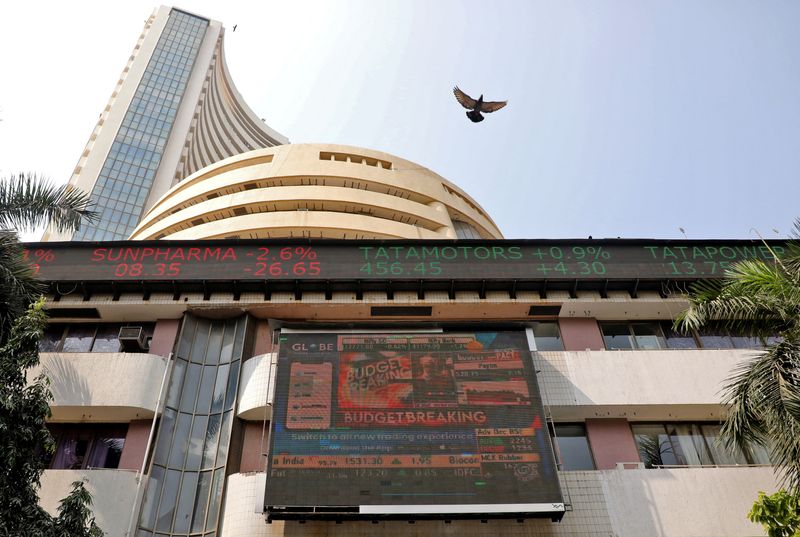 IT leads Indian shares higher; hot US inflation caps gains