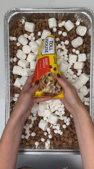 Easy dump and bake homemade cereal bars
