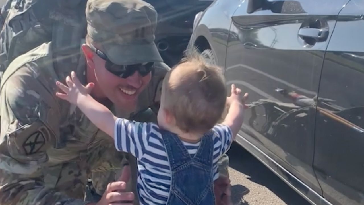 Toddler surprises military dad by taking first steps to him | LOTFA