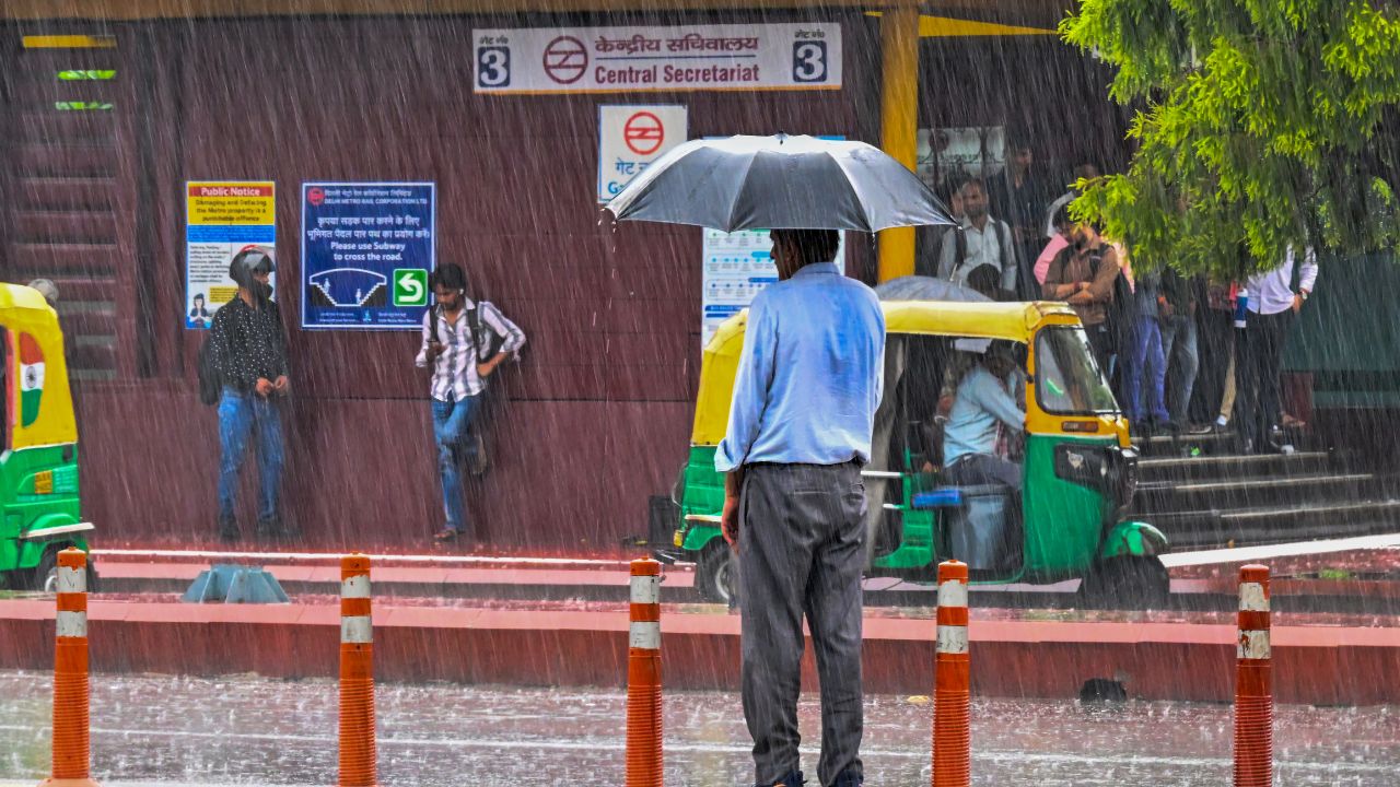 Delhi-NCR weather change, October 15: IMD issues rain alert as clouds ...