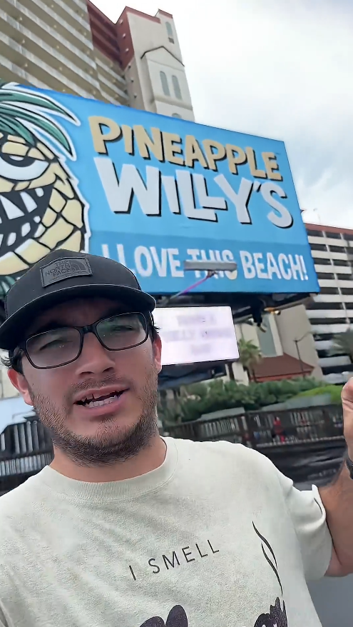 Pineapple Willies food review: Is this beachside dining worth it?