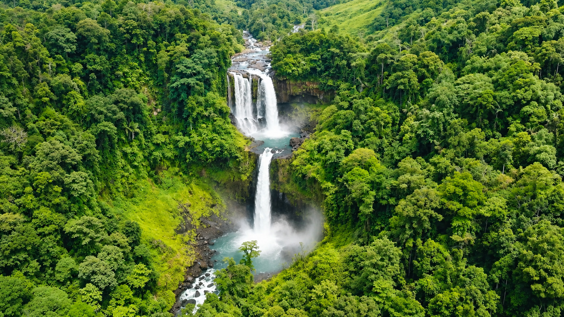 Due cascate nascoste nel cuore di una foresta nelle Filippine