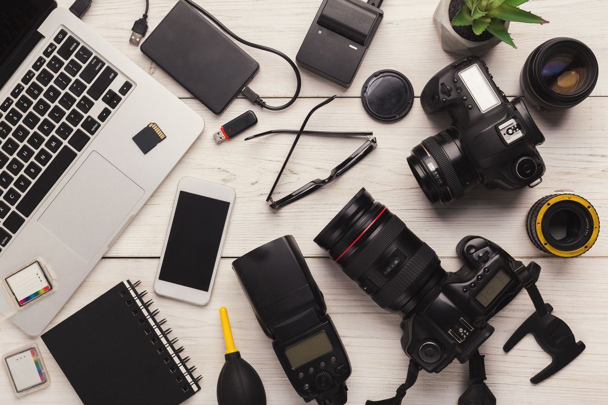 18 essential travel blogger accessories & equipment
