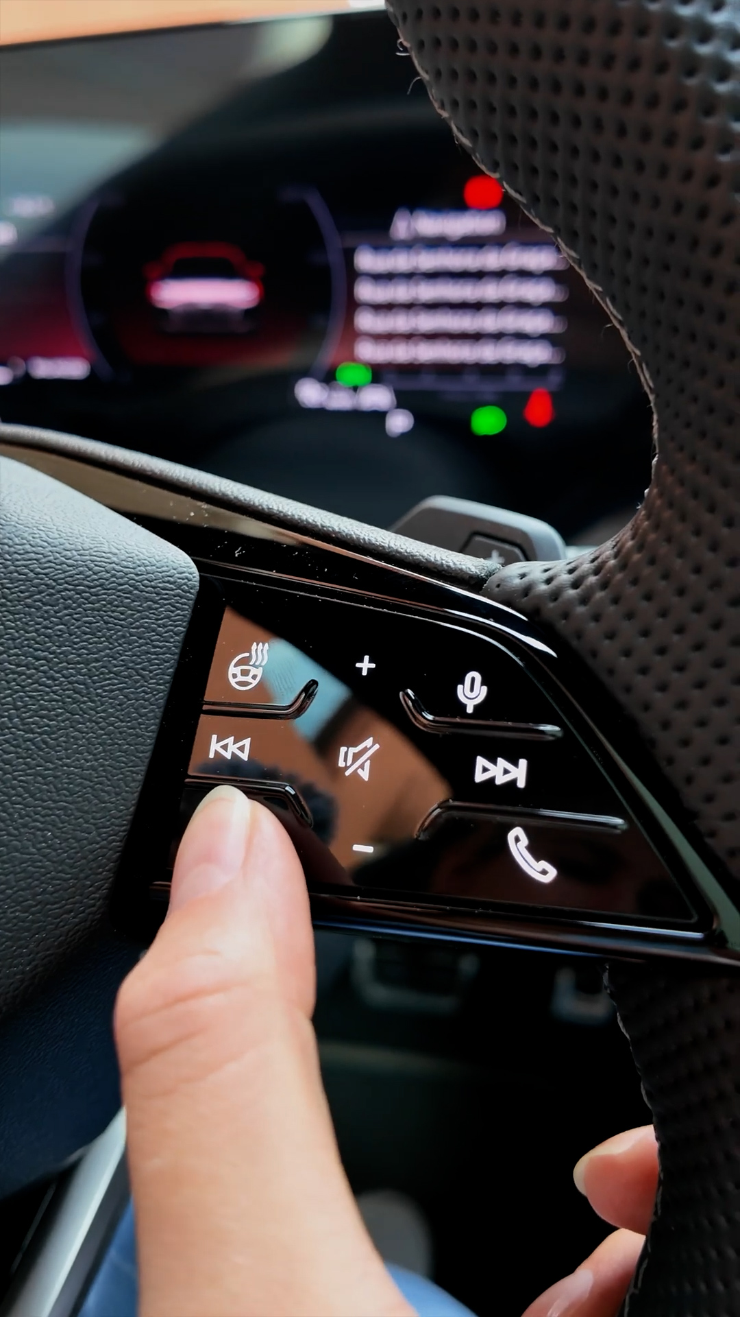 Car reveals its material quality through sound details