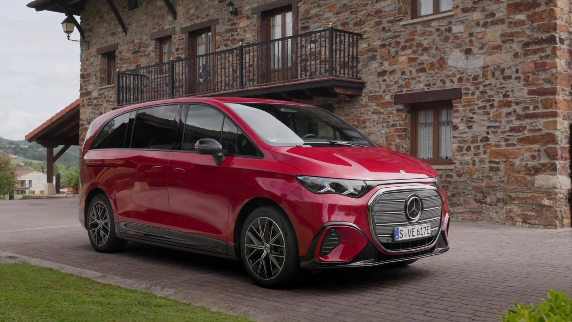 Der neue elektrische Mercedes-Benz VLE vereint die Fahreigenschaften ...