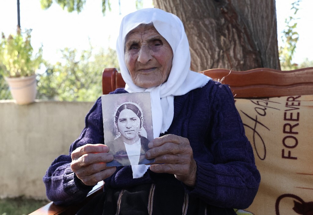 Ha 117 anni e non è mai stata dal medico: "Il mio segreto? Zero farmaci e basilico in tasca"