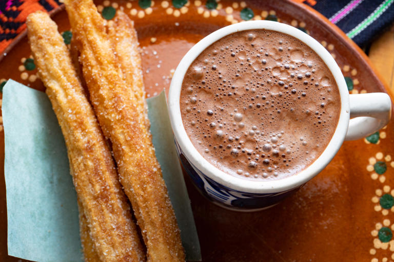 Chocolat chaud d'Halloween crémeux : la boisson délire à base de ...