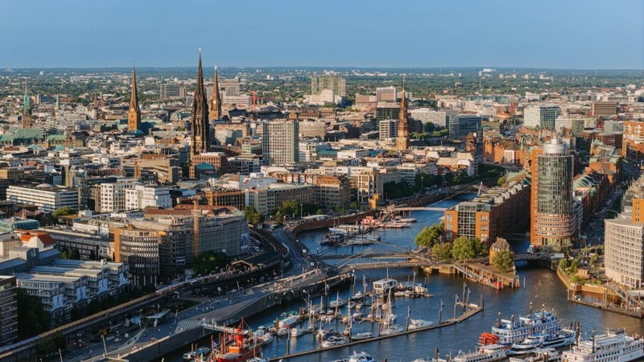 Hamburg zahlt 830.000 € im Monat für ein Designhotel mit 340 ...