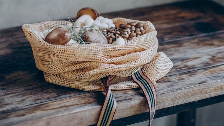 Why storing mushrooms and garlic together can have disastrous results