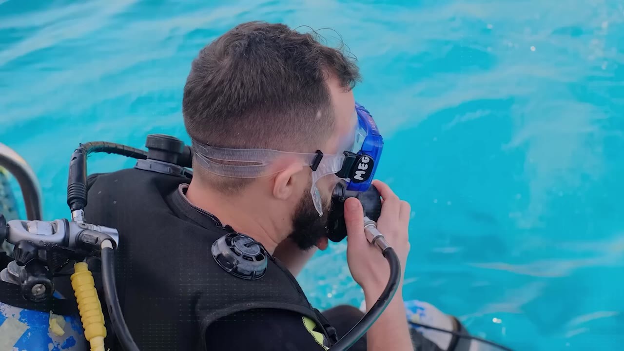 A diver descended 148 feet into a giant ocean sinkhole… then he lost ...