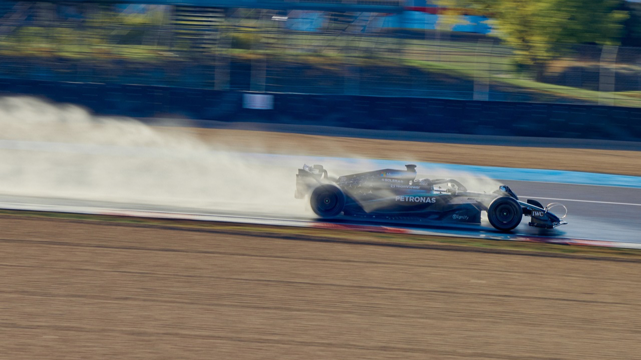 Formula 1 | La Mercedes prova le gomme intermedie 2027 nei test Pirelli ...
