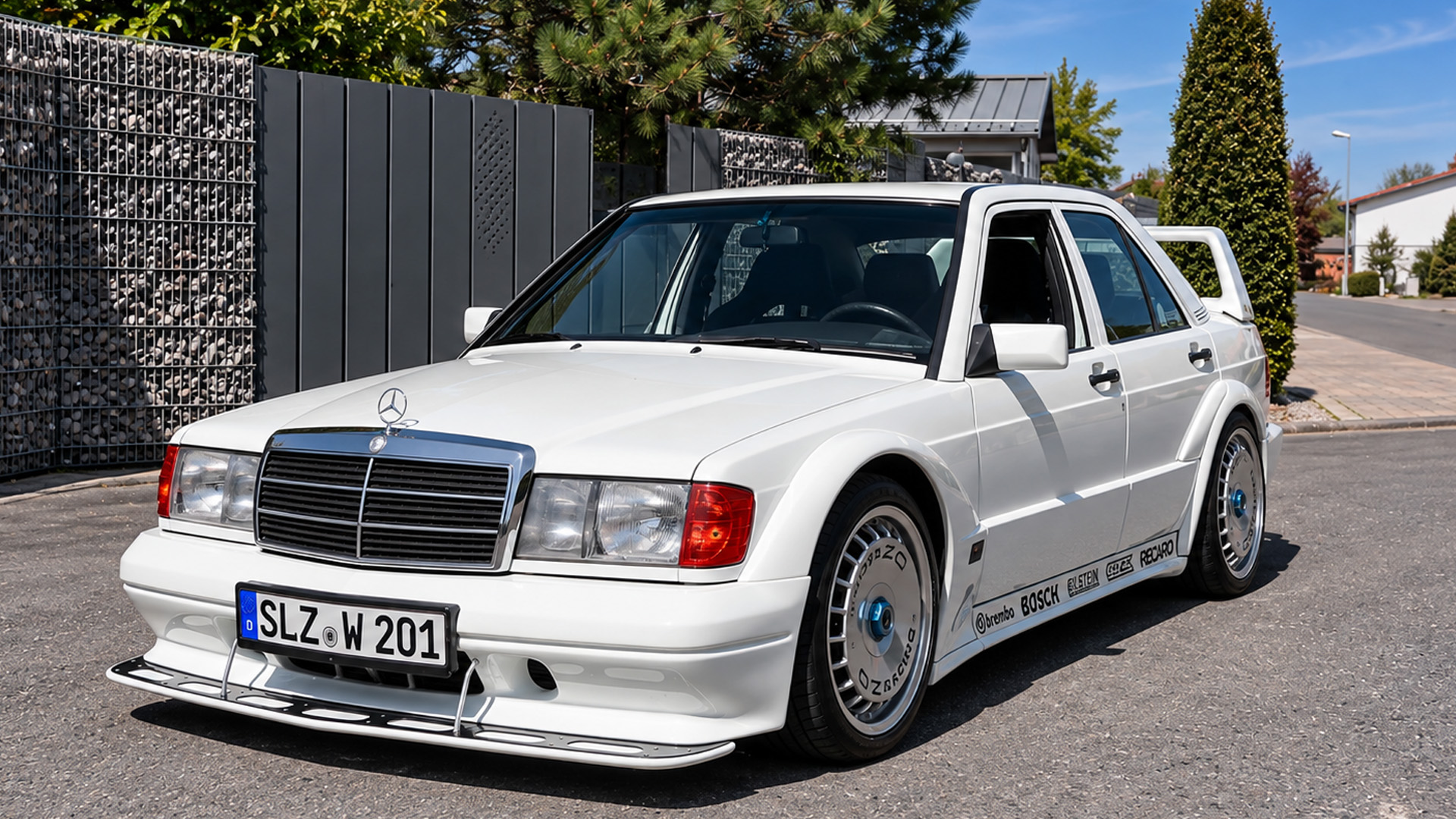 Mercedes-Benz 190 W201 erhält ein modifiziertes Exterieur im Evo-2-Stil