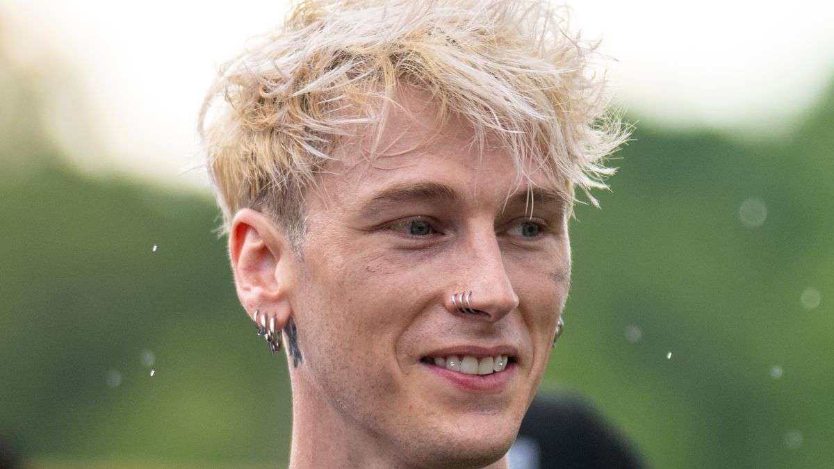 Machine Gun Kelly pushes back on claims that he misses Megan Fox after ...